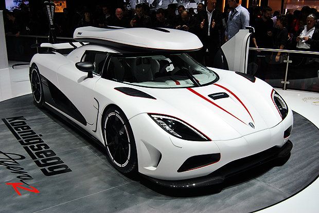 New-Koenigsegg-supercar-With-ski-Box-in-The-Roof-1.jpg