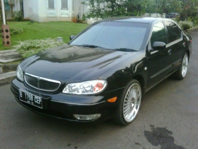 Mobil nissan infinity th 2000