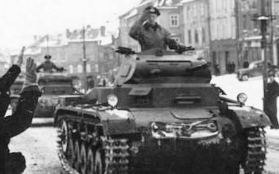 panzer2-parade_zps1803aa5e.jpg