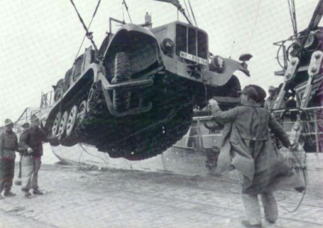 5%20-%201%20Unload%20halftrack_zpspisf4plo.jpg