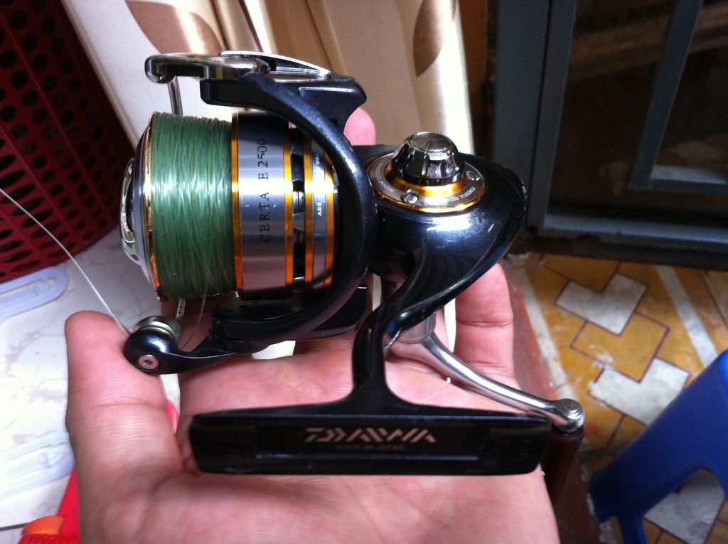 Lên đờl cần bán máy daiwa certate 2500 đơi 2010 - 2