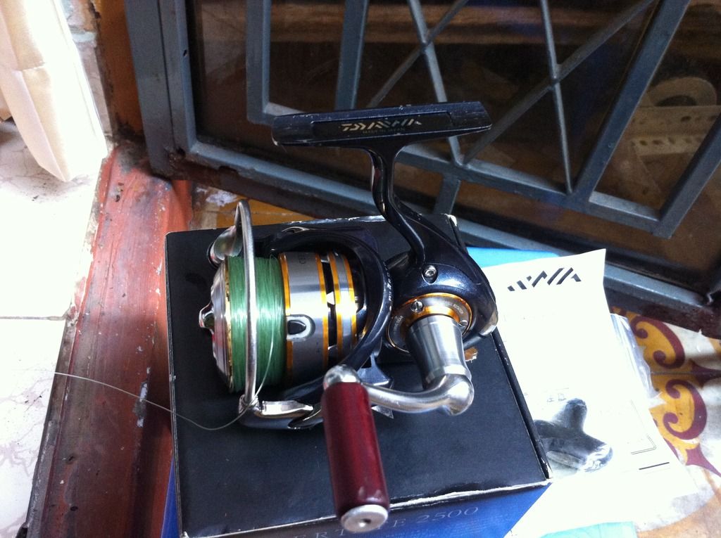 Lên đờl cần bán máy daiwa certate 2500 đơi 2010